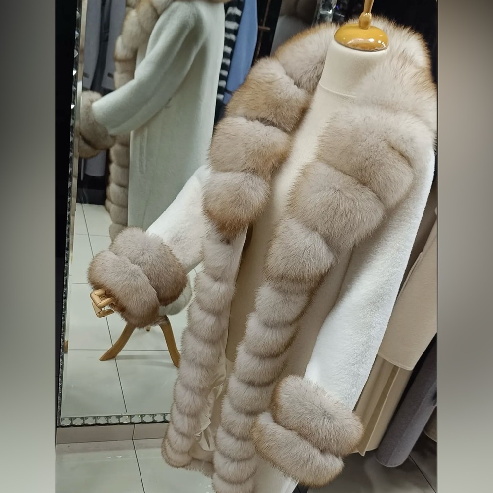 Luxurious Alcantra coat with fox Fur details - Picture 5 of 5